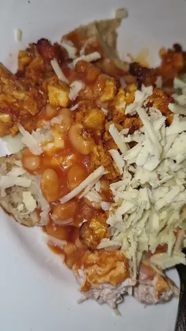 A post by @laila_begum1 on TikTok caption: #jacketpotato #food #chiken #viral #fyp #foruyou #tuna #cheese #beans #yu #❤️ 