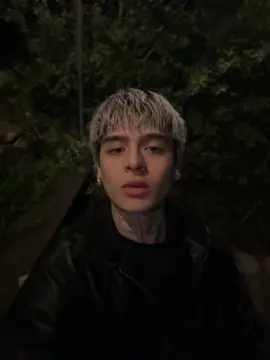 A post by @strangehuman on TikTok caption: BIENVENIDA A MI MUNDO ES UN DESIERTOOOOO