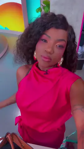 A post by @chikybombomreal on TikTok caption: AQUÍ TE COMPARTO PARTE DE MI DÍA  #chikybombomreal #BUENASBUENAS #TEAMÑAAOOH #CHIKYBOMBOM #LABOMBOM 