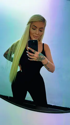 A post by @roxana.florentinaa on TikTok caption: 🙂‍↕️🙏🏼