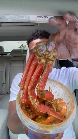 A post by @shawnfoodreviews7 on TikTok caption: SmackEm Cajun Seafood got me locked in 🦀🔥 #fyp #foodreview #mukbang #seafoodboil #Foodie #foodiesoftiktok #tastetest #foodreview #foodvibes 