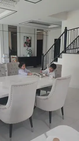 A post by @fahnb991 on TikTok caption: ลูกๆตื่นแล้วค่ะ55555