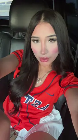 A post by @_adamarisaguirre on TikTok caption: ⭐️ #fyp #trending 