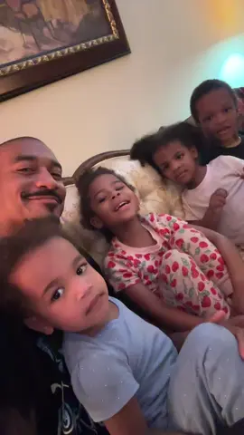 A post by @itsseanbankhead on TikTok caption: story time with my neices and nephew 