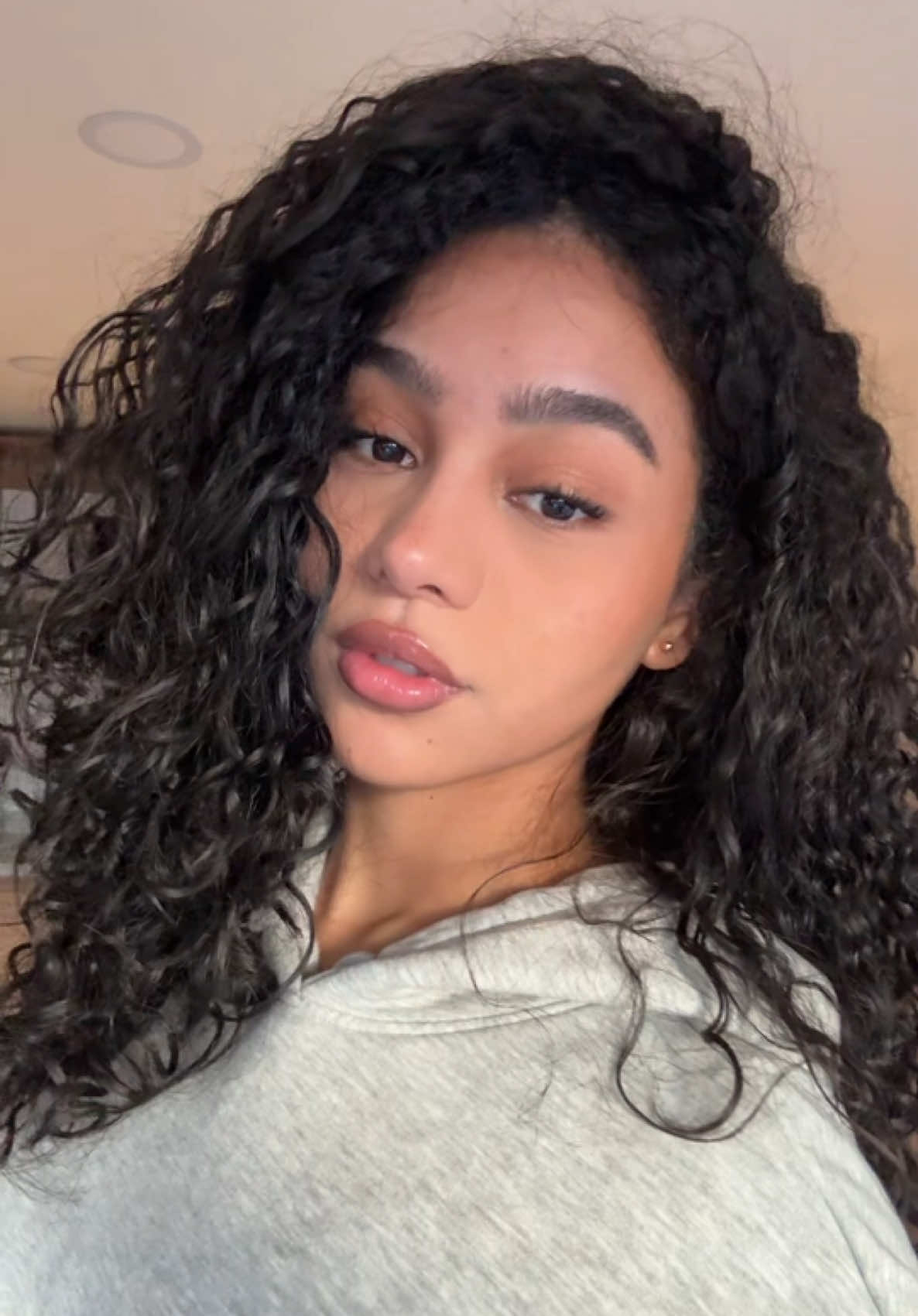A post by @barbaramirezzz on TikTok caption: t amo Lauryn 