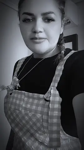 A post by @isabelcristinaor22 on TikTok caption: #CapCut #SantJordi2024 #consejo 