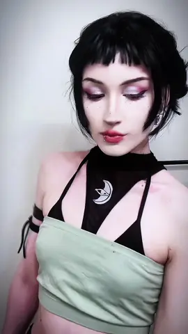 A post by @chloejonesyy on TikTok caption: Soda pop! 🪼  #kpopdemonhunters #zoeykpopdemonhunters #zoeycosplay #cosplay #foryou #fyp #foryoupage 