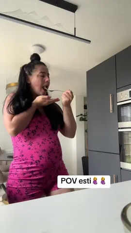 A post by @rebeca.madalinaa on TikTok caption: AMC ești gravidă 🤰