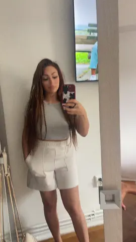 A post by @claudiadeasss on TikTok caption: #fyourpage 
