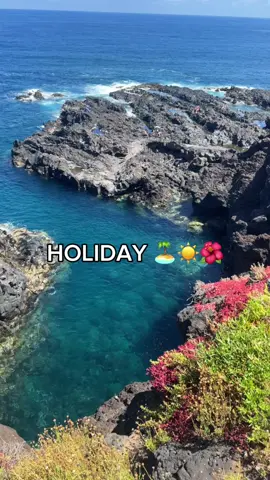 A post by @adrianabors30 on TikTok caption: Etiqueta al amigo/a con el que irías a Tenerife🌅🌺🏝️#holiday #viaje #holidaymood #atardecer #amigos #mar #sol 