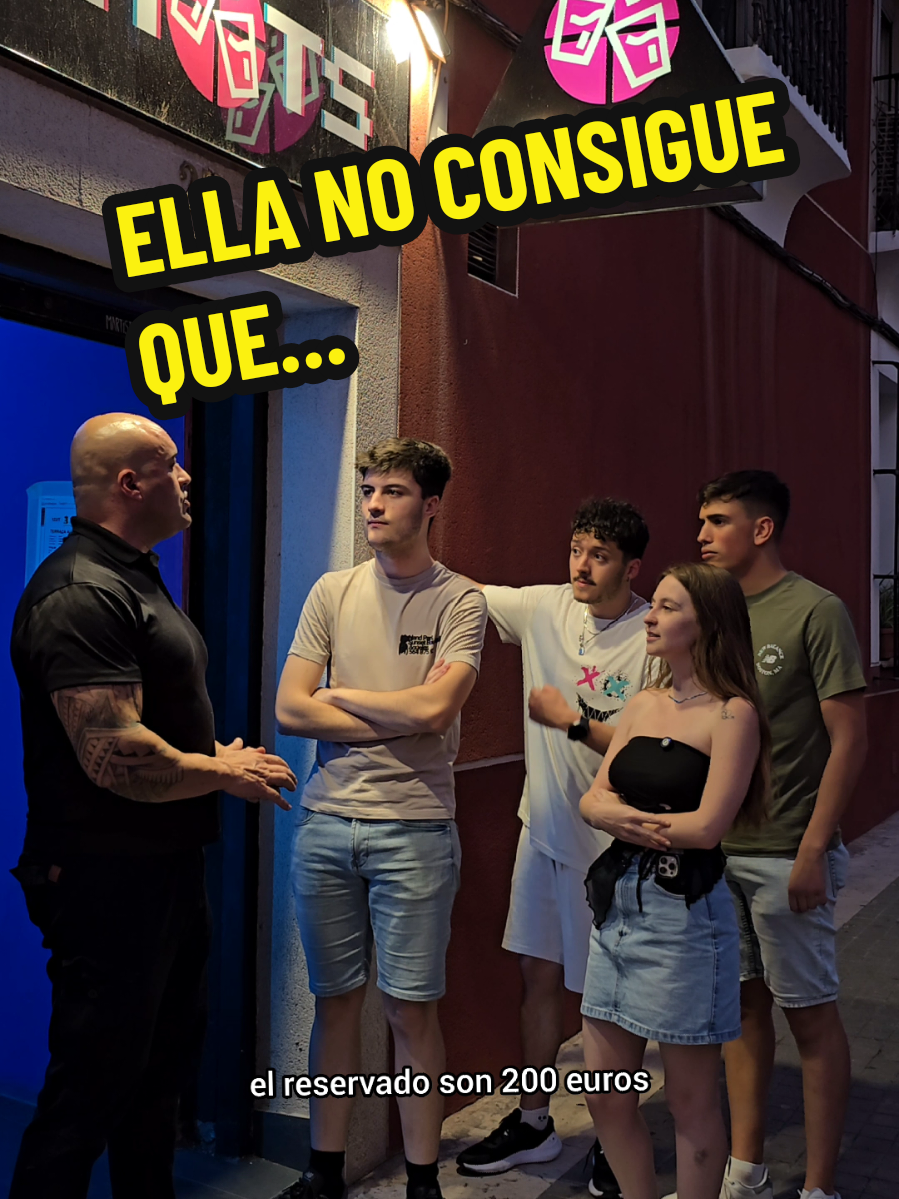 A post by @sergioelportero on TikTok caption: Ellos actuaron bien y no escucho lloros! Otra cosa es que le hubieran ofrecido pagar su parte antes de llegar al local. #bouncerpower #viral #elportero 