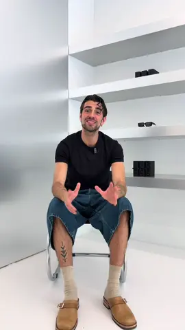 A post by @luigigiaretti on TikTok caption: Forse il vero must-have del 2025 è parlare con uno psicologo!  Altro che it-bag: il potere delle parole, quando condivise nel modo giusto, può davvero fare la differenza . Con Uno Bravo posso confrontarmi con un* professionista ovunque io sia e iniziare a vedere con più chiarezza tutto ciò che mi crea stress (spoiler: non è sempre colpa di Mercurio retrogrado ). Se anche voi sentite il bisogno di parlarne, questo potrebbe essere un buon momento per farlo . Questa è la mia esperienza personale. Ogni percorso psicologico è unico. L’eventuale inizio di un percorso è valutato insieme allo psicologo dopo un colloquio conoscitivo. #ADV @Unobravo_net 