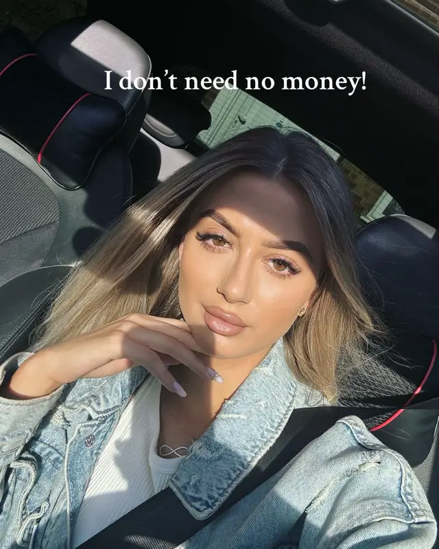 A post by @claudiamihalcea12 on TikTok caption: #foryoupagee 🤍
