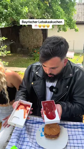A post by @saintskye_ on TikTok caption: Bayrischer Geburtstags Kuchen @samy 🩵 😂 #bayern #bayrisch #dialekt #comedy