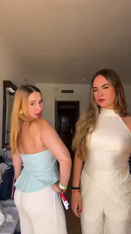 A post by @andreafernandez082 on TikTok caption: la dupla está ready 