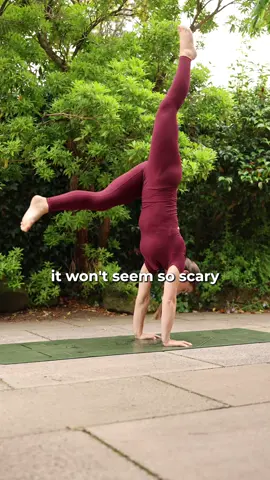 A post by @charlieafollows on TikTok caption: Get comfortable on your hands first   #YogaTips #yogatutorial #yogapractice #yogacommunity #yogaposes #yogapractice #YogaForBeginners #yogainspiration #handstand #yogisoftiktok #handstands  #handstandtips 