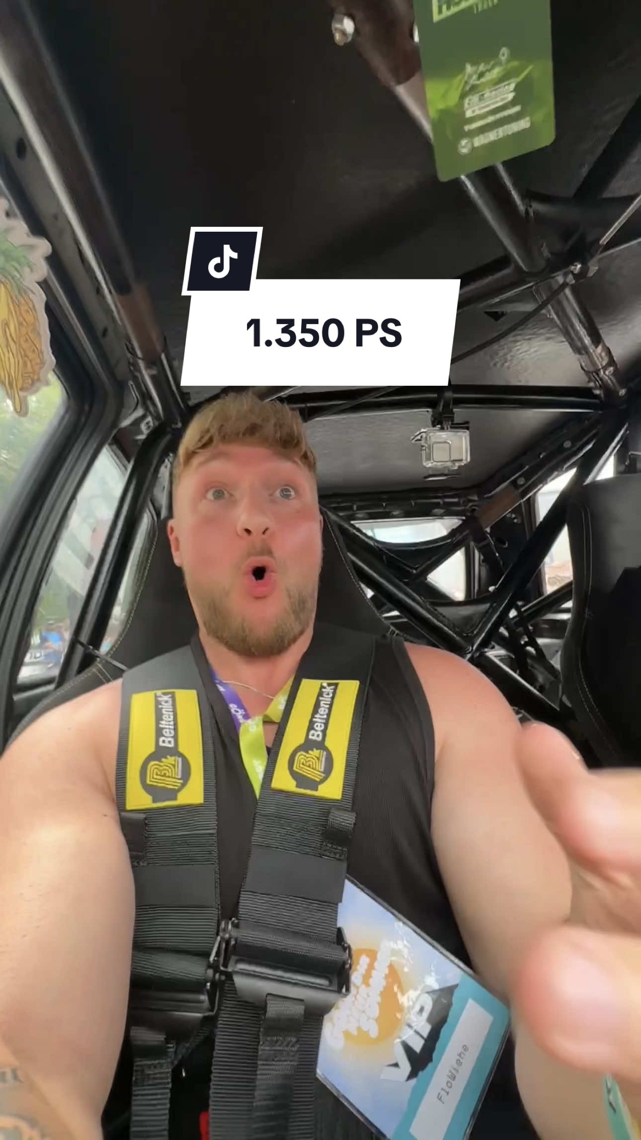 A post by @flowiehe on TikTok caption: CRAZYYYYY🤯😂😂😂 Kuss an @Gönrgy & @GetOnMyLvL für das Erlebnis!🤝🏼🙏🏼 #psdays #gym #ps #car #racing #fitness 