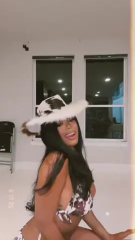 A post by @ladylondon on TikTok caption: Liquor— i dont chase. Come get my rotation 😍🔄