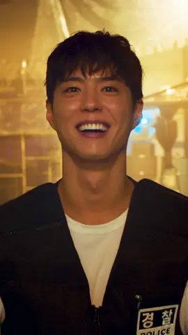 A post by @primevideobr on TikTok caption: sabe por que ele se chama assim? 👀 o #ParkBoGum serviu demais nessa cena #umbomgaroto #goodboy #primevideo #parkbogum #kdramaseries