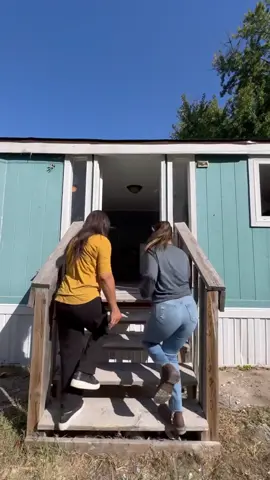 A post by @karleshion41 on TikTok caption: Bienvenido al nuevo hogar de MARIA R y sus hijos 🫶🏻 Gracias a ustedes y a GDL Drywall y todas las personas que trabajaron en la casa esto fue posible 😎 #NuevoHogar #GraciasATodos #FamiliaFeliz