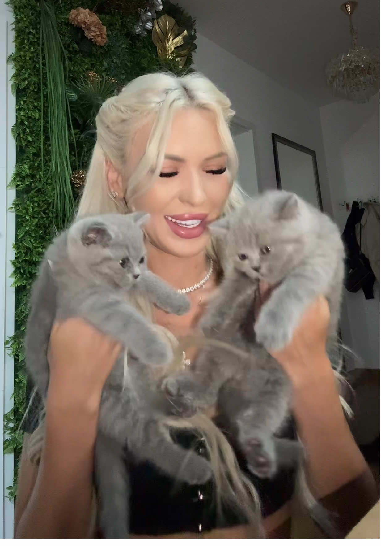 A post by @andreeadiaconud on TikTok caption: ❤️