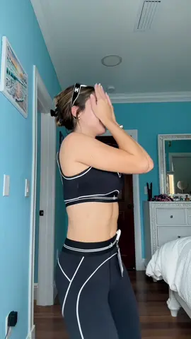 A post by @sophiat24 on TikTok caption: Disculpas! Ay aguántenme 🫣💕