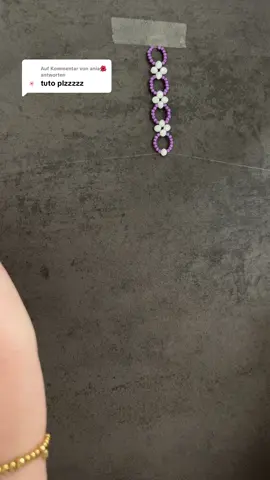 A post by @innava.jewelry on TikTok caption: Antwort auf @ania🌺 #tutorial #beads #smallbusiness #handmadejewelry #viral #fyp #friendshipbracelets #beadsjewelry #handmade #bracelettutorial #makethefriendshipbracelets #stepbystep #tylorswift #braceletmaking #diybracelet #erastour #ttpd #thetorturedpoetsdepartment #swiftie 