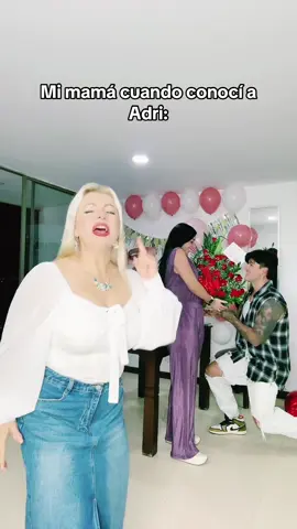 A post by @carlosferiag on TikTok caption: Mi mamá era bien celosa🤣❤️