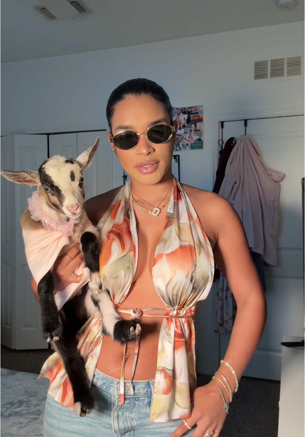 A post by @darileidyconcepcion_ on TikTok caption: Cuántos puntos le dan al outfit de Violeta ?🩷✨