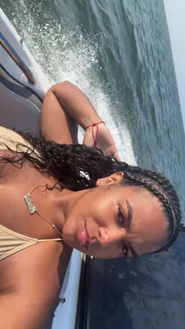 A post by @jeralynnn_ on TikTok caption: life is worthhhh livinggggg