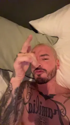 A post by @jbalvin on TikTok caption: Acá de gira metiéndole a perversa heheheh