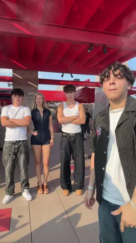 A post by @alvaritobarras on TikTok caption: Así se quedó al final 😑 @Xavi Oficial🌀 @Tati @𝖆𝖕𝖔𝖑𝖔 