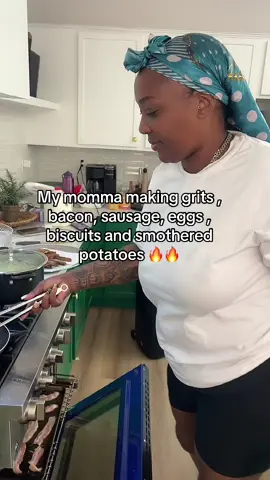 A post by @niyawiyaaa18 on TikTok caption: Why pay a random when ya momma a chef ? 🥰🥰 get into it. Happy birthday Aushy 😘#viral #foryou #foryoupage #viralvideo #foryoupage #foodie #msfyatee #breakfast 