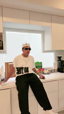 A post by @supremolives on TikTok caption: Live?