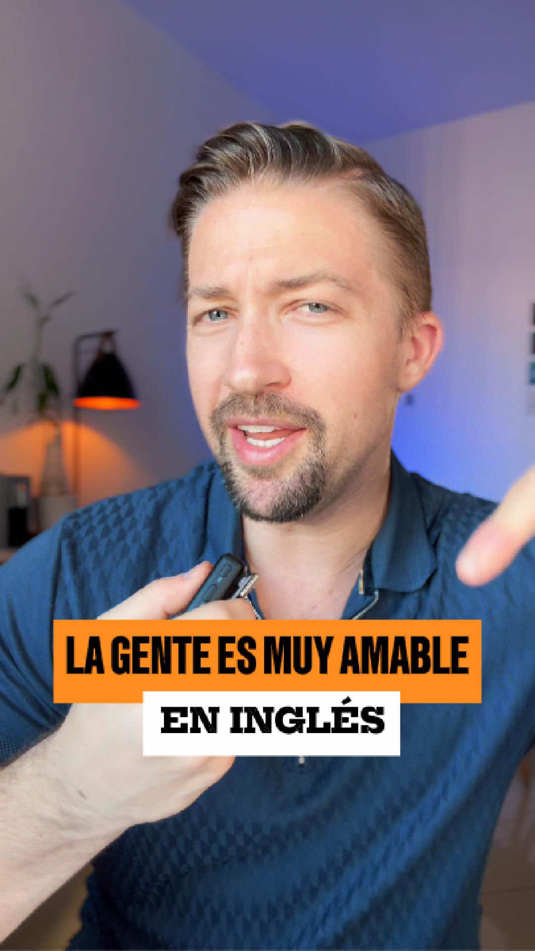 A post by @gringlesfacil on TikTok caption: ¡NO DIGAS “PEOPLE IS”! Corregirlo es fácil: usa people are. Guarda este video y compártelo con quien lo diga mal. ¡Sígueme para evitar más fallos típicos! #Ingles #AprendeIngles #Inglesenlinea #English #learnenglish 