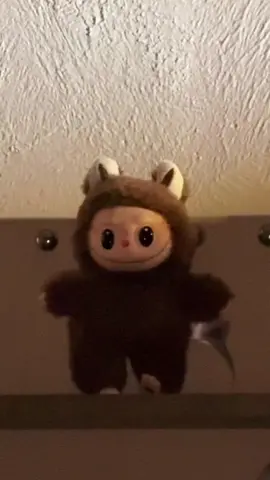 A post by @vicente_ochoa on TikTok caption: LABUBUS ENDEMONEADOS POR PAZUZU 😱
