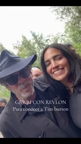 A post by @barbara_deregil212 on TikTok caption: #brillasinlimites #publicidad  @Revlon México #timburton #barbaraderegil #xochimilco 