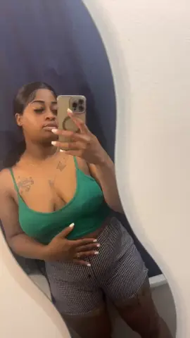 A post by @guyanaisehatienne on TikTok caption: @Op top boss flanbesa🙈🗞️✈️ @Ratty_Locks 💈💇‍♂️ @Ernst epis kreyòl bon gou ✍🏽 @♥️💥NEGRESSE 💥♥️ @Akosua asantewaa @belle femme @✨shaïna ✨ 