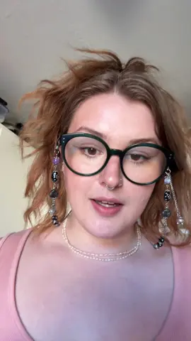 A post by @emhahee on TikTok caption: WHAT DO I DO 