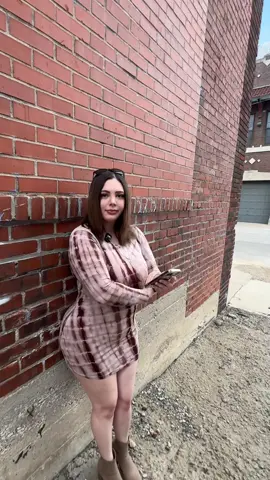 A post by @gueragringa on TikTok caption: Les aviso en una hora #gringa #humor #lagringa 