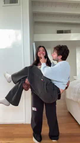 A post by @alberouuuu on TikTok caption: she holds me on her big arms