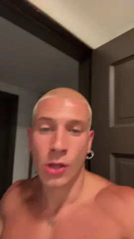 A post by @bobbypombo on TikTok caption: blonde bob has entered the villa