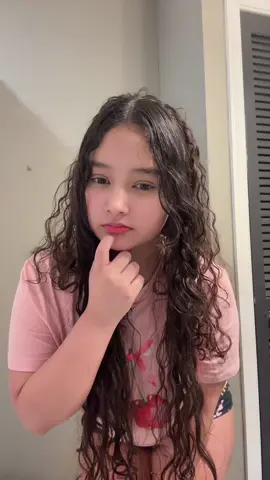 A post by @stefrp2 on TikTok caption: ella conmigo?🫣 #parati #fyp 