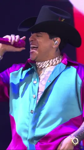 A post by @disneyplusla on TikTok caption: ¡Amonos recio! Así suena en tu 🐶 vida en el Estadio GNP. #GrupoFirmeEnDisneyPlus #GrupoFirme #Despecho #Banda #EduinCaz #EnTuPerraVida