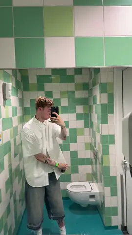 A post by @duncantromp on TikTok caption: Hele avond uitleggen dat TikTok mijn baan is 👍🏻