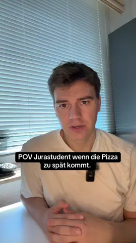 A post by @vinqcent on TikTok caption: #fy #fyy #fyp #fürdichseite #vinqcent #MaestriDelPov #jurastudent #juraimalltag #essenbestellen 