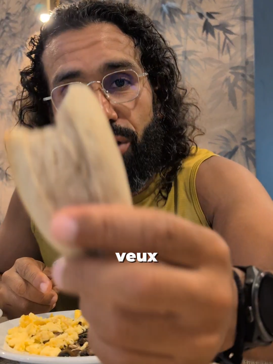 A post by @bananamo_ on TikTok caption: #humour #pertedepoids #pain #glucide #keto #nourriture #sucre #bonbon #gateau #chocolat #ventreplat #ventregonflé #perdredugras 