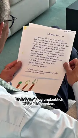 A post by @bundeskanzler on TikTok caption: Auch die Jüngsten haben viel zu sagen. Danke für eure Briefe, die Ideen und Mühe! Ich nehme sie mir sehr zu Herzen. #Bundeskanzler #FriedrichMerz 
