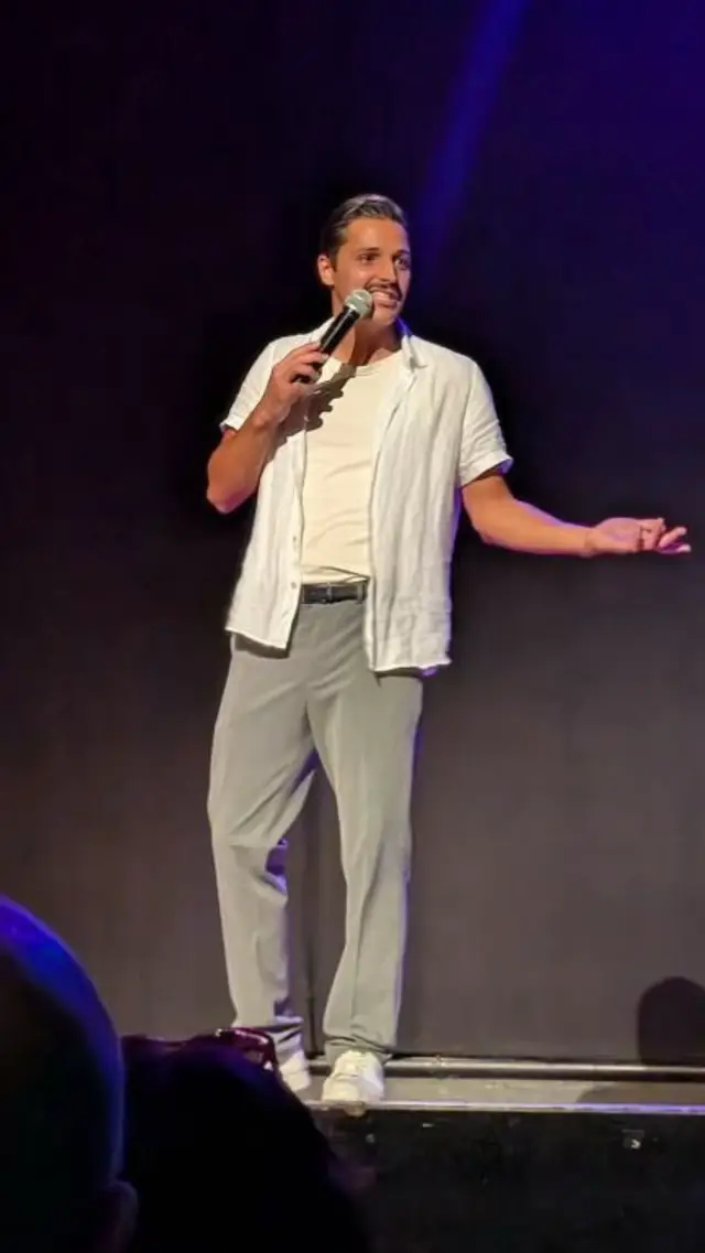 A post by @nathan_steinbach_ on TikTok caption: - Notre premier Gala de la « Locomedy » ça fait maintenant 1an et demi qu’on gère nos comedy club à Poitiers avec la fine équipe 💪🏽🎤 (Même si j’ai mit que des photos de moi parce que j’estime que je suis le plus beau)  Vendredi c’était notre premier gala pour fêter la réussite de notre alliance et quel belle soirée ! Fier de partager cette aventure avec vous les amis vous avez été incroyable et c’est que nos débuts 🔥 Merci au public qui nous ont régalés ! Bonne vacances tous le monde on se retrouve à la rentrée sur Poitiers d’ici là direction 👉🏽 AVIGNON ✨ #comedyclubfrance #standup #gala #spectacle #spectaclehumour 