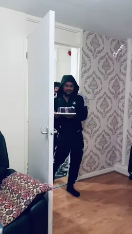 A post by @shumon1987 on TikTok caption: #fyp 